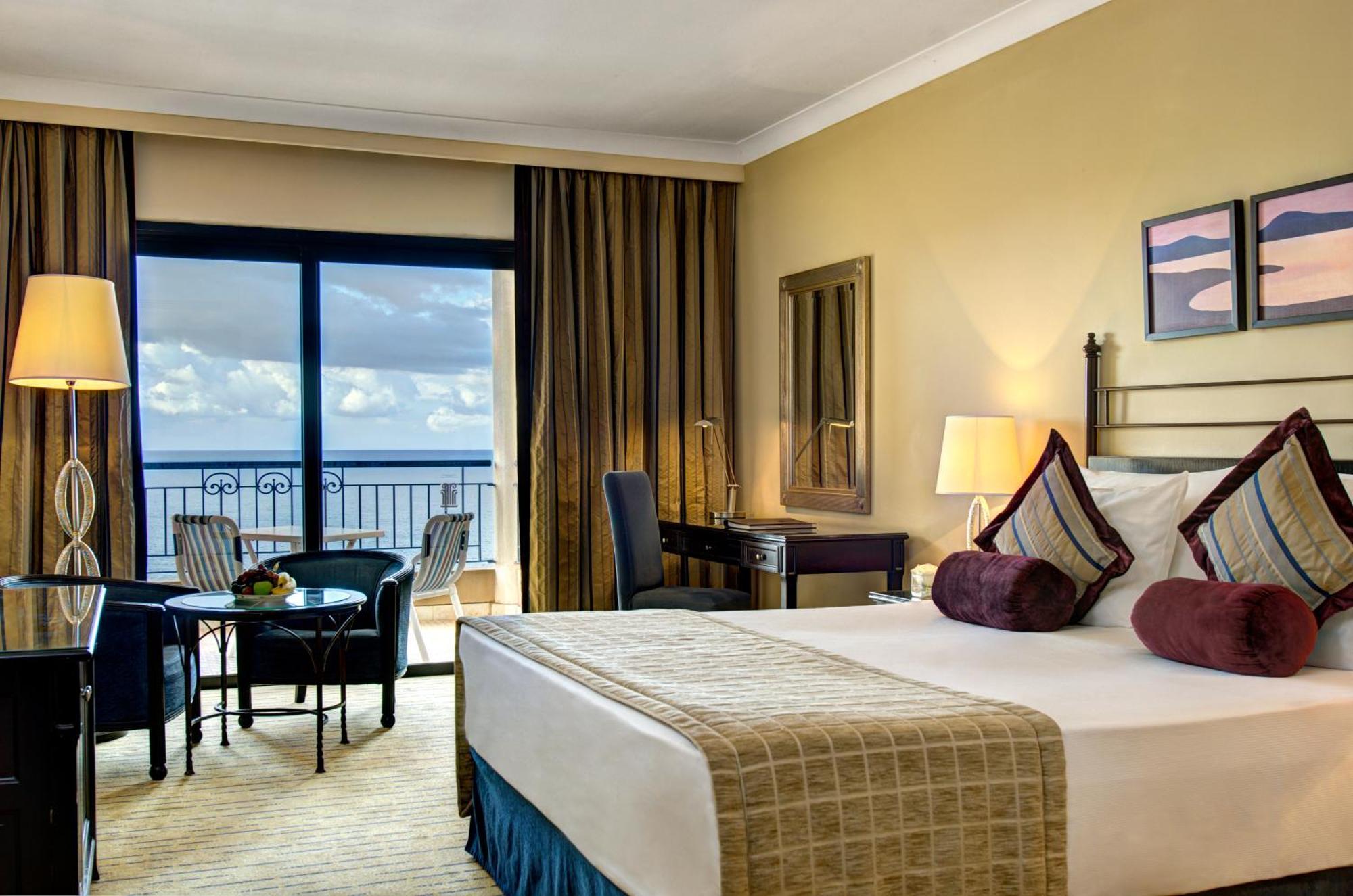 Corinthia St George'S Bay Hotel Saint Julian's Phòng bức ảnh A room at the Hilton Mauritius Resort