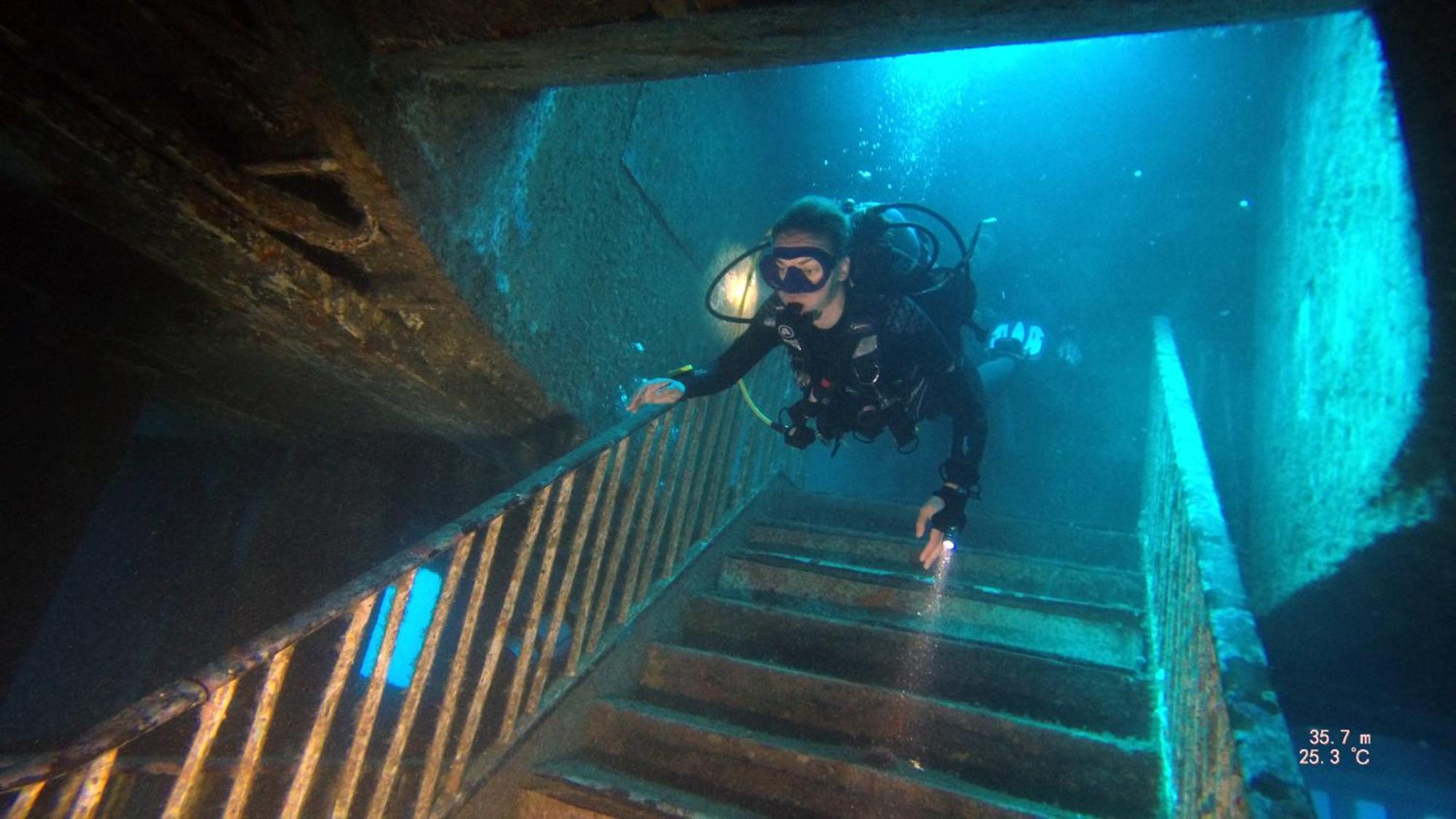 Corinthia St George'S Bay Hotel Saint Julian's Ngoại thất bức ảnh A scuba diver on the staircase of the Thistlegorm