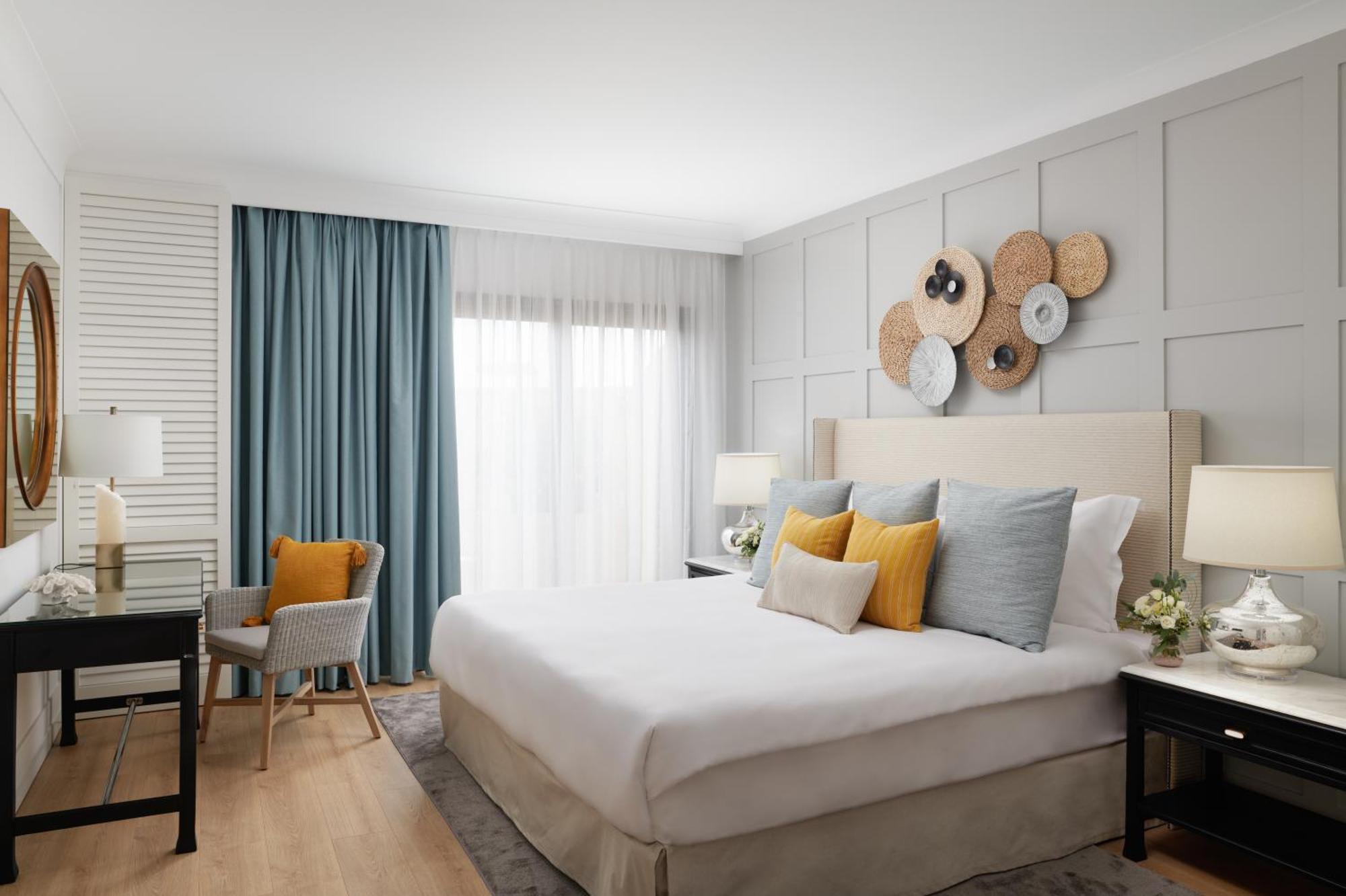 Corinthia St George'S Bay Hotel Saint Julian's Ngoại thất bức ảnh A bedroom at The Pearl
