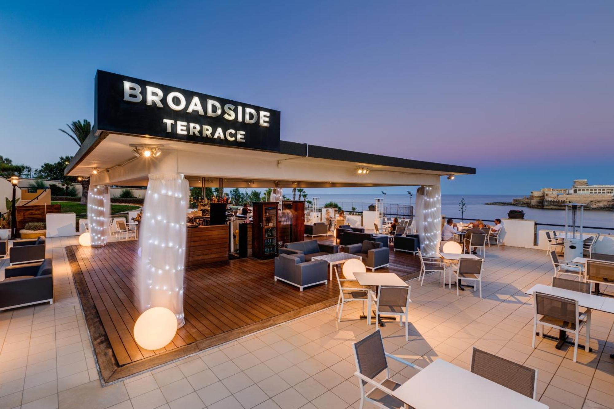 Corinthia St George'S Bay Hotel Saint Julian's Ngoại thất bức ảnh Broadside Terrace