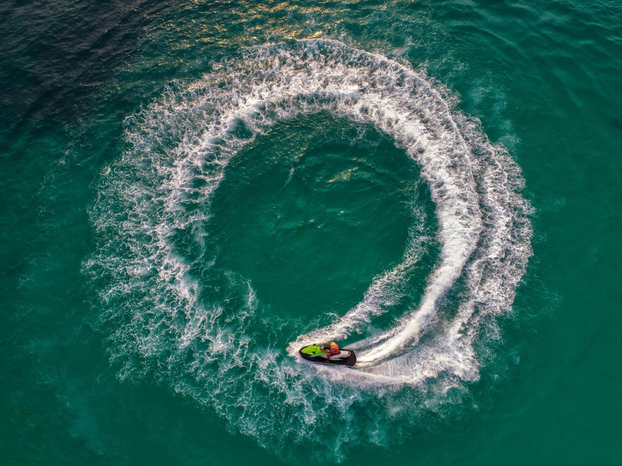 Corinthia St George'S Bay Hotel Saint Julian's Ngoại thất bức ảnh Jet skiing