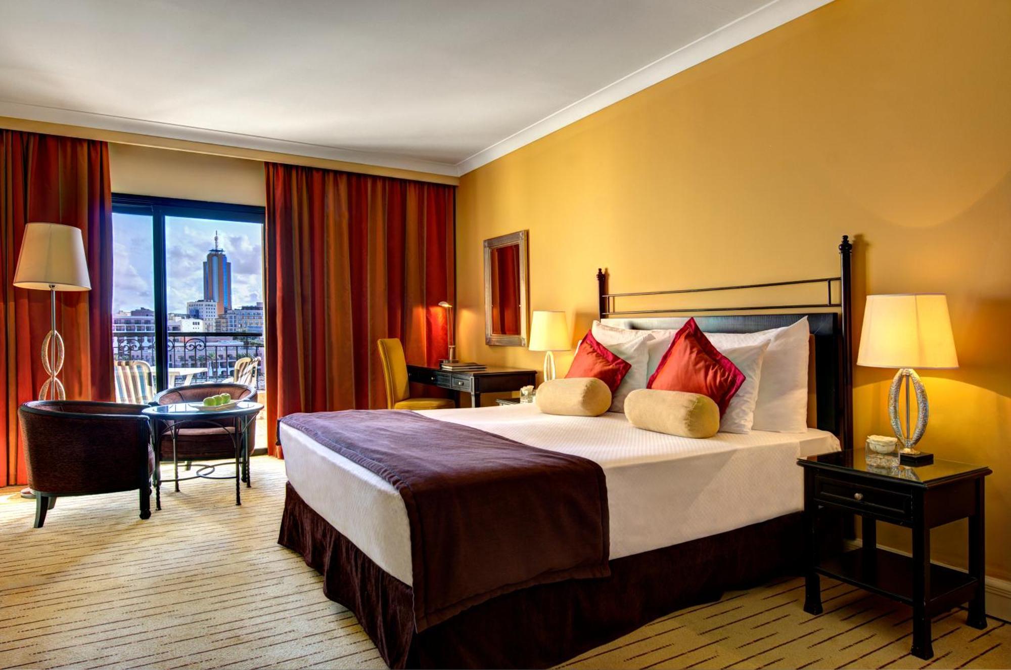 Corinthia St George'S Bay Hotel Saint Julian's Phòng bức ảnh A room at the InterContinental Hotel, Vienna