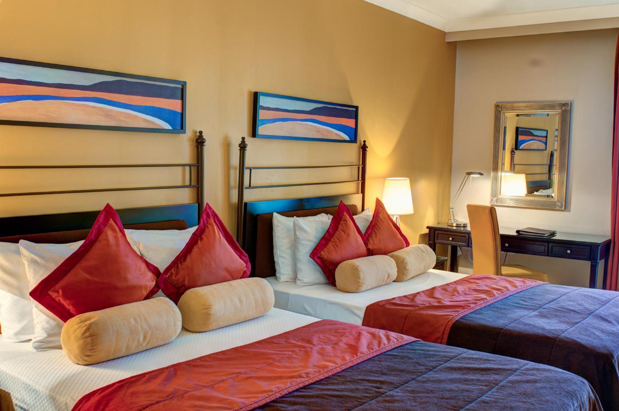 Corinthia St George'S Bay Hotel Saint Julian's Phòng bức ảnh A room at the hotel
