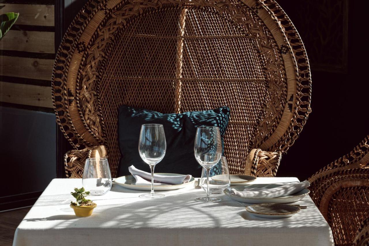 Corinthia St George'S Bay Hotel Saint Julian's Ngoại thất bức ảnh A table at the restaurant