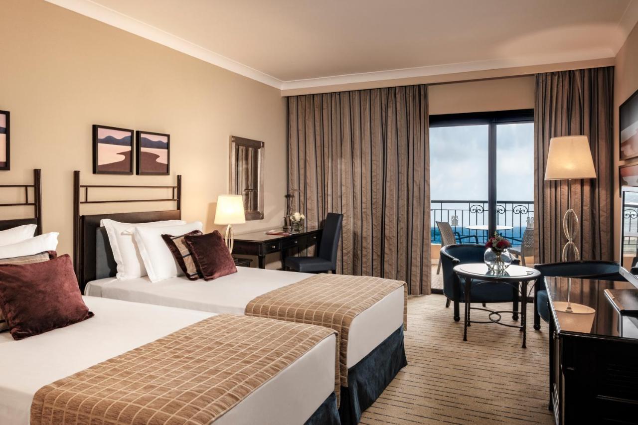 Corinthia St George'S Bay Hotel Saint Julian's Ngoại thất bức ảnh A room at the hotel